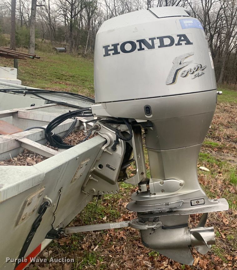 image for item LI9151 1997 Roughneck 1960M  boat