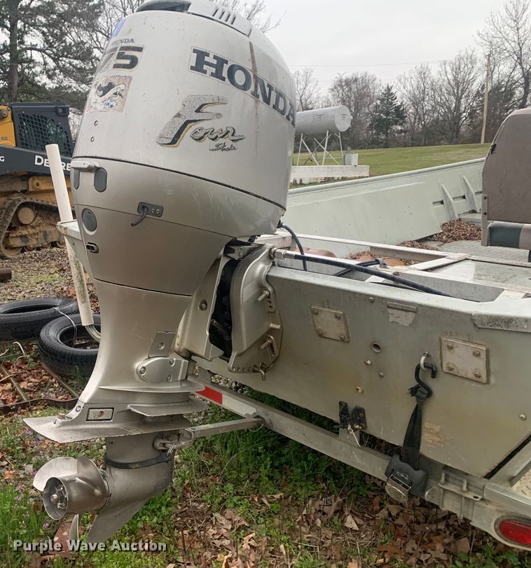 image for item LI9151 1997 Roughneck 1960M  boat