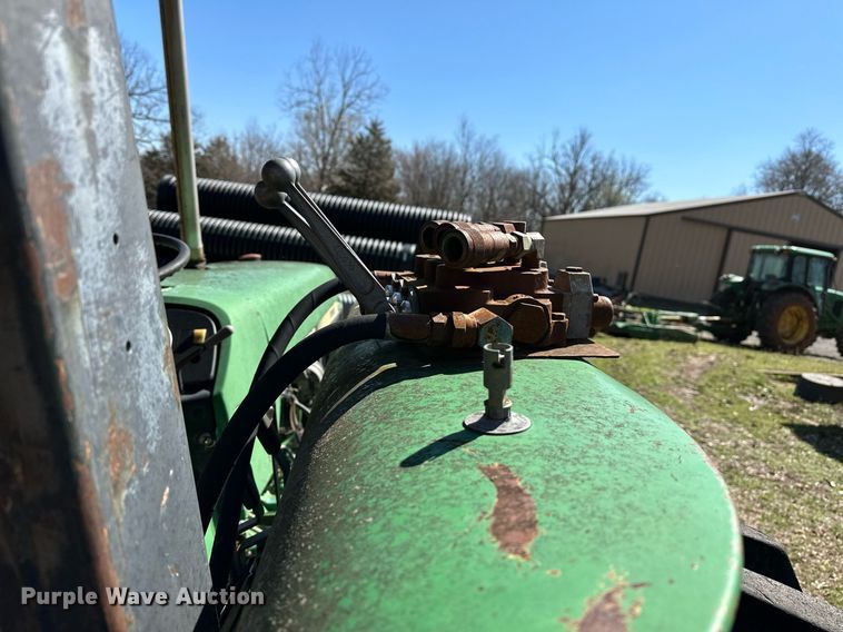 image for item LR9559 1990 John Deere 2755  MFWD tractor