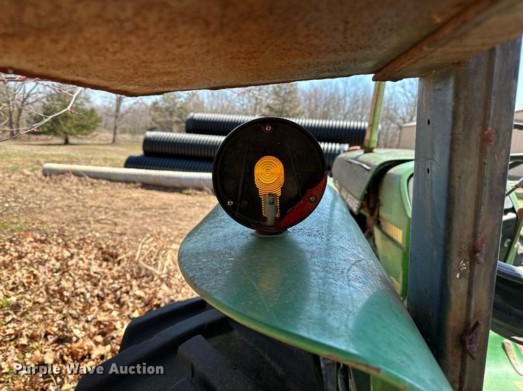 image for item LR9559 1990 John Deere 2755  MFWD tractor