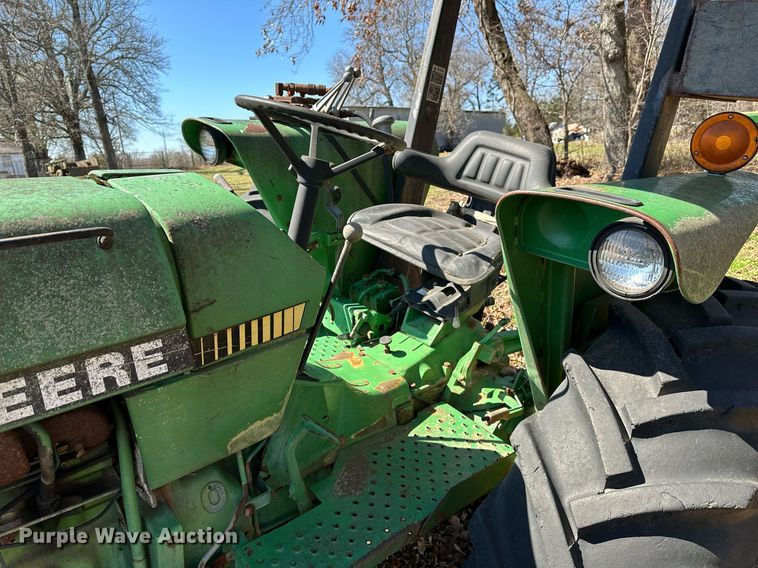 image for item LR9559 1990 John Deere 2755  MFWD tractor