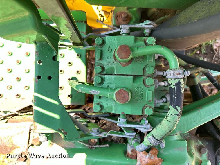 image for item LR9559 1990 John Deere 2755  MFWD tractor