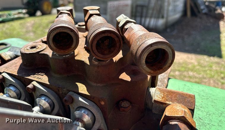 image for item LR9559 1990 John Deere 2755  MFWD tractor