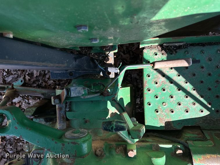 image for item LR9559 1990 John Deere 2755  MFWD tractor