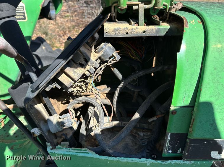 image for item LR9559 1990 John Deere 2755  MFWD tractor
