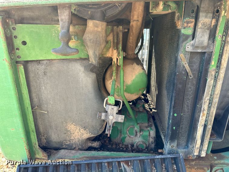 image for item LR9559 1990 John Deere 2755  MFWD tractor
