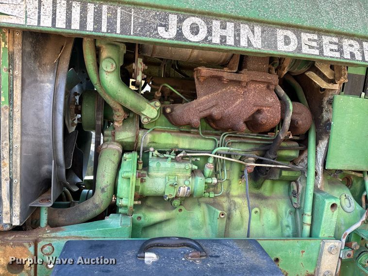 image for item LR9559 1990 John Deere 2755  MFWD tractor