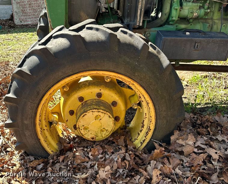 image for item LR9559 1990 John Deere 2755  MFWD tractor