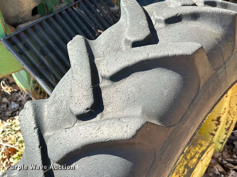 image for item LR9559 1990 John Deere 2755  MFWD tractor