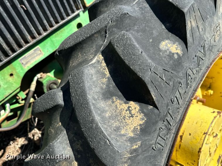 image for item LR9559 1990 John Deere 2755  MFWD tractor