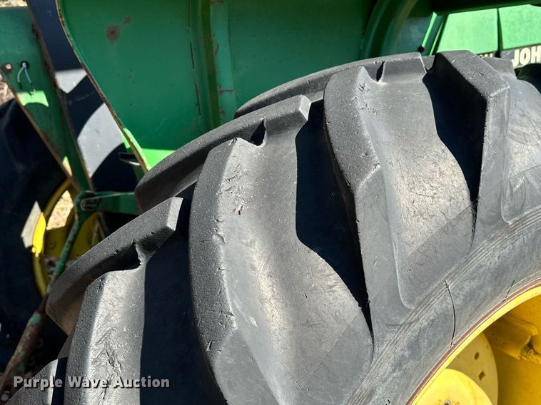image for item LR9559 1990 John Deere 2755  MFWD tractor