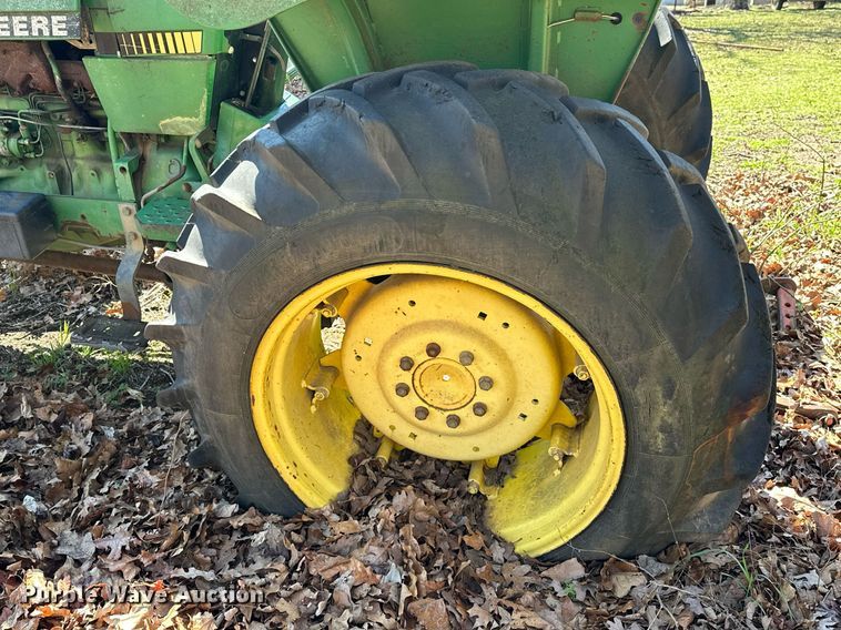 image for item LR9559 1990 John Deere 2755  MFWD tractor