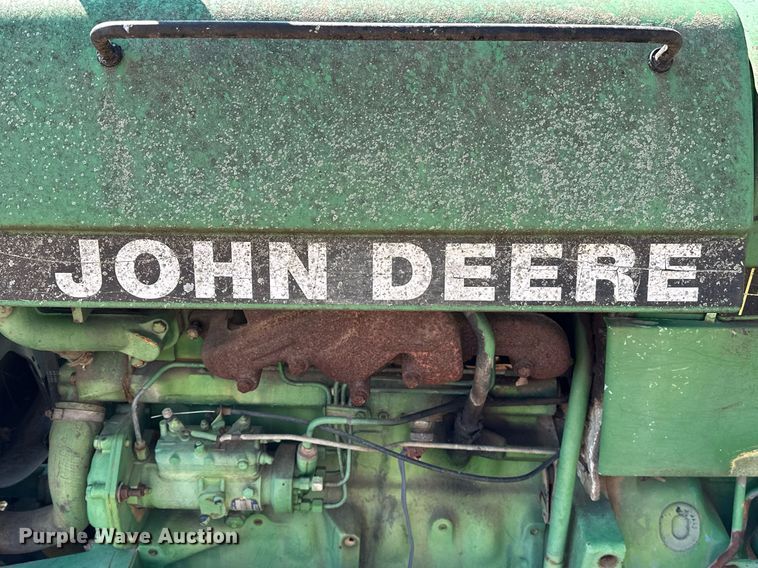image for item LR9559 1990 John Deere 2755  MFWD tractor