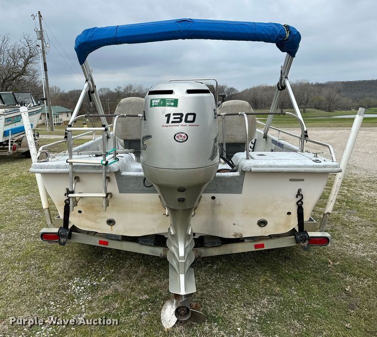 image for item LR9591 2010 Blue Wave 220 Classic  boat