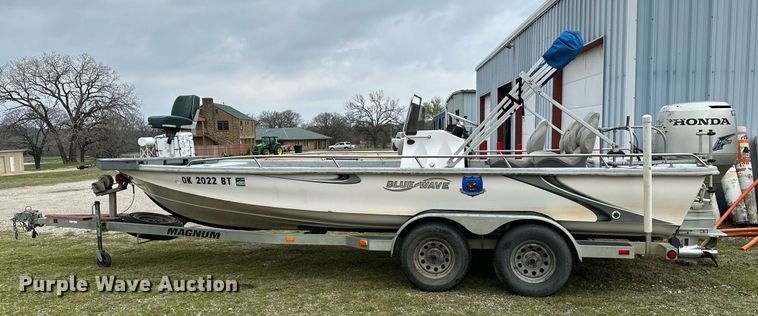 image for item LR9591 2010 Blue Wave 220 Classic  boat