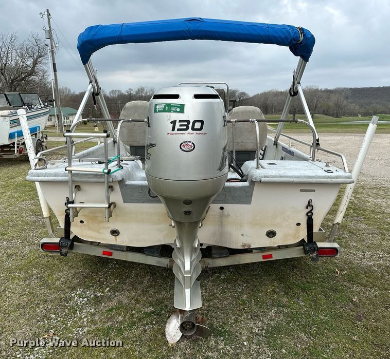 image for item LR9591 2010 Blue Wave 220 Classic  boat