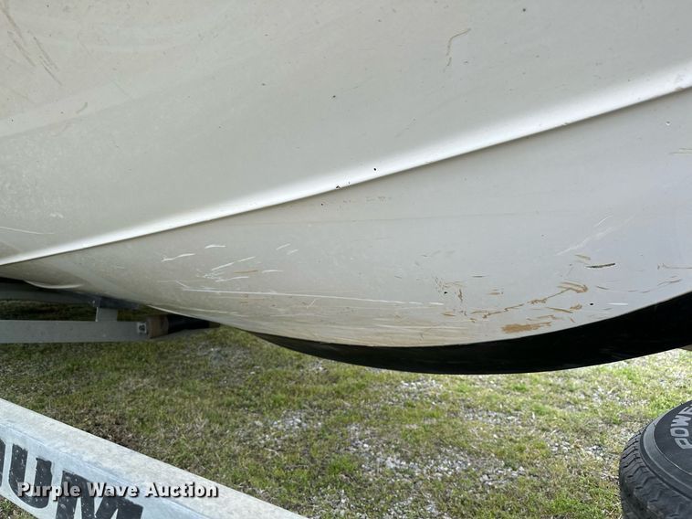 image for item LR9591 2010 Blue Wave 220 Classic  boat