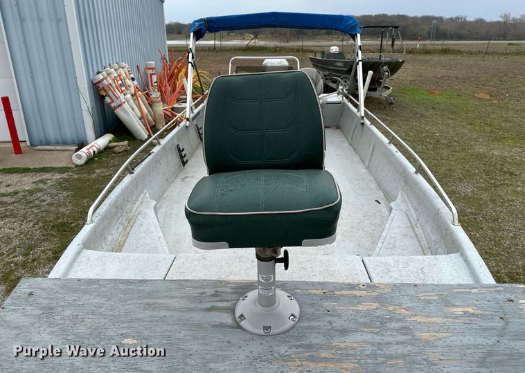 image for item LR9591 2010 Blue Wave 220 Classic  boat