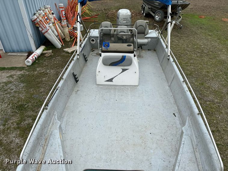 image for item LR9591 2010 Blue Wave 220 Classic  boat