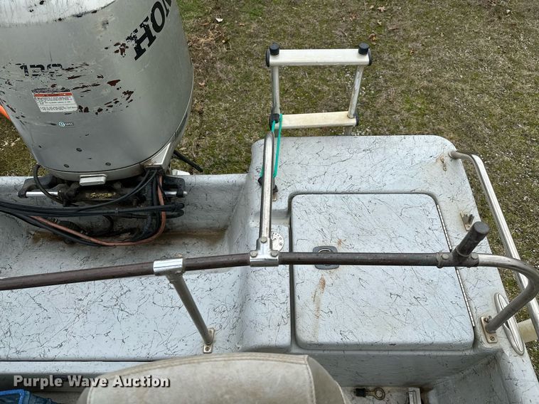 image for item LR9591 2010 Blue Wave 220 Classic  boat