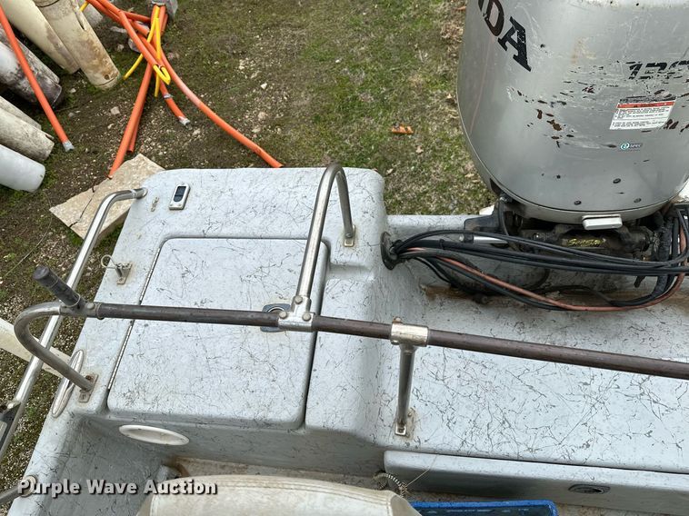 image for item LR9591 2010 Blue Wave 220 Classic  boat