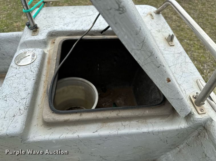 image for item LR9591 2010 Blue Wave 220 Classic  boat