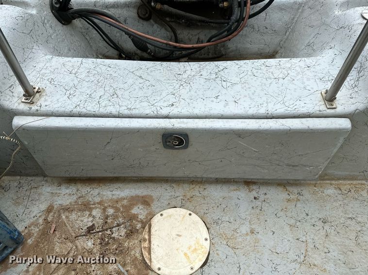 image for item LR9591 2010 Blue Wave 220 Classic  boat