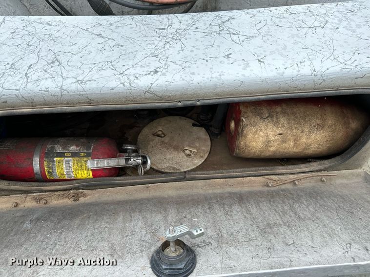 image for item LR9591 2010 Blue Wave 220 Classic  boat