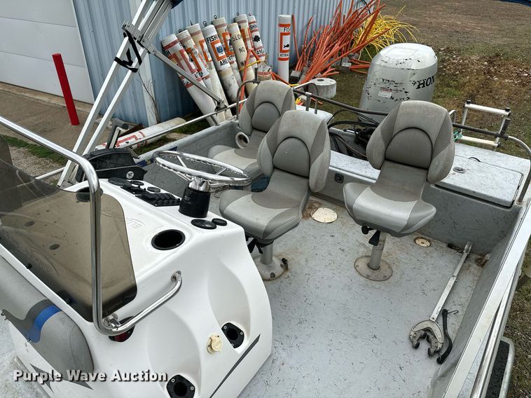 image for item LR9591 2010 Blue Wave 220 Classic  boat