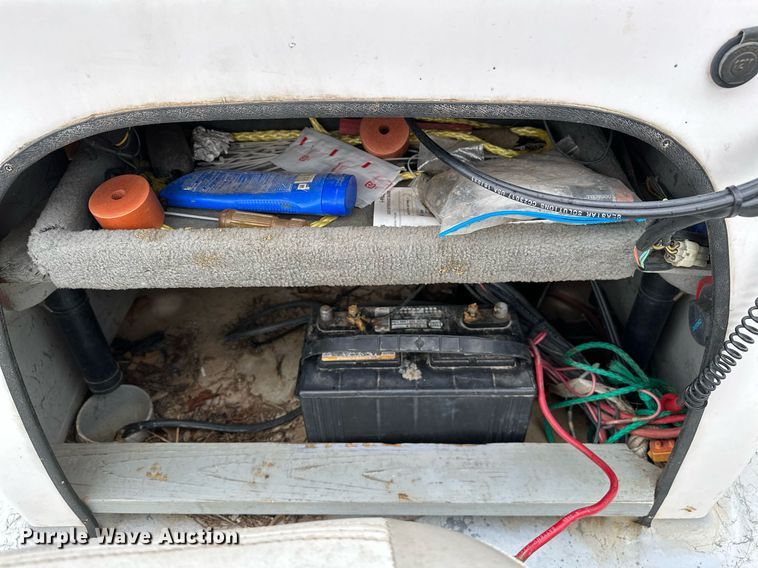 image for item LR9591 2010 Blue Wave 220 Classic  boat