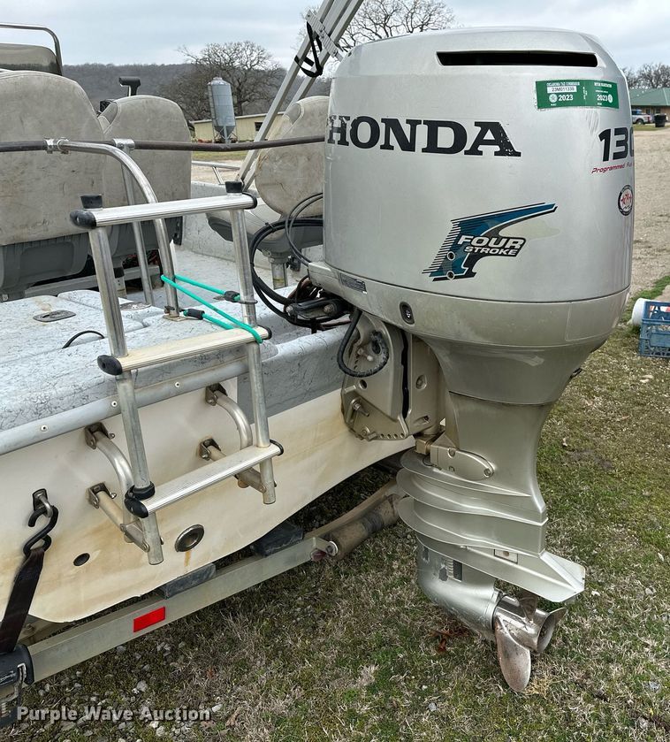 image for item LR9591 2010 Blue Wave 220 Classic  boat