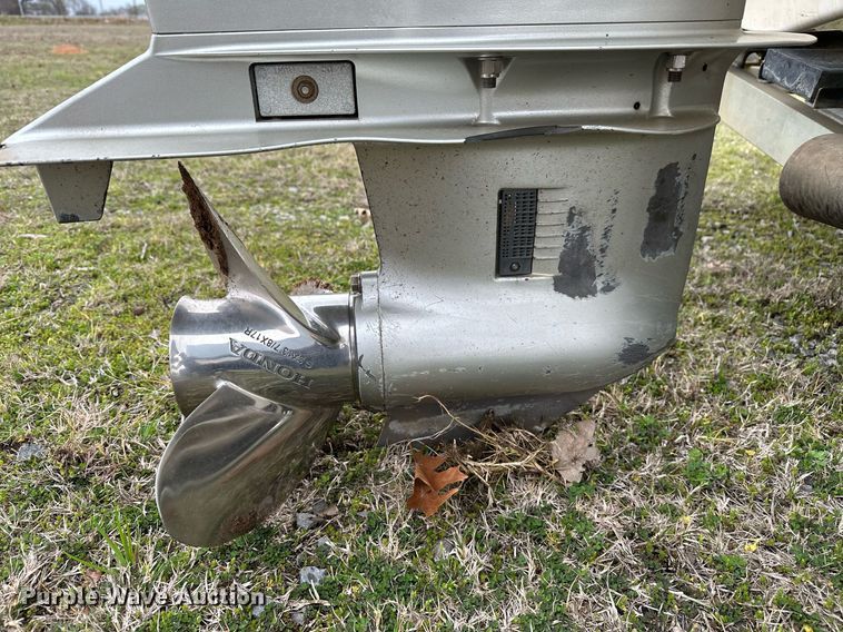 image for item LR9591 2010 Blue Wave 220 Classic  boat