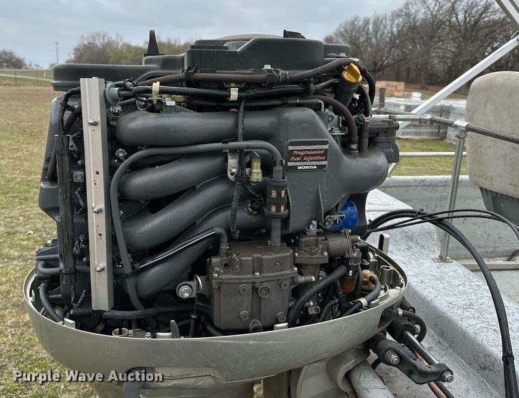 image for item LR9591 2010 Blue Wave 220 Classic  boat