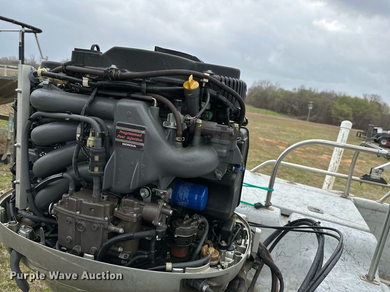 image for item LR9591 2010 Blue Wave 220 Classic  boat