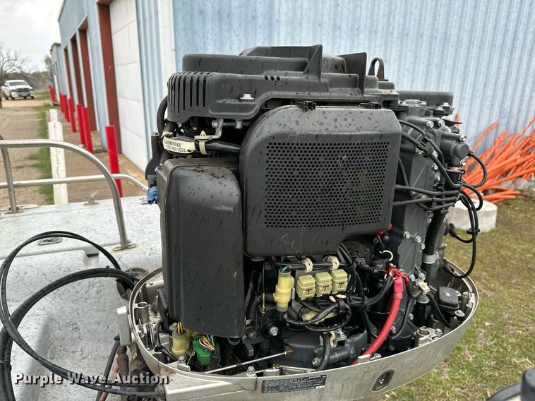 image for item LR9591 2010 Blue Wave 220 Classic  boat