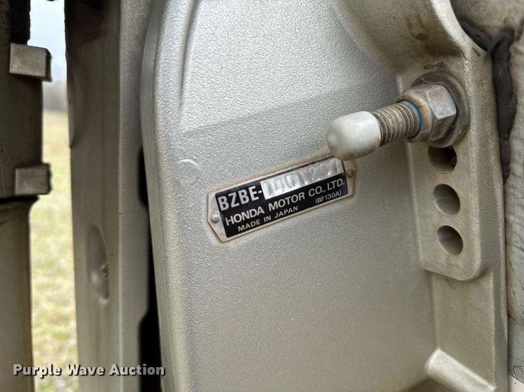 image for item LR9591 2010 Blue Wave 220 Classic  boat