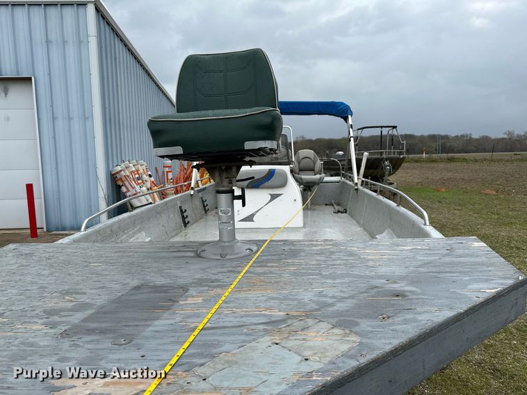 image for item LR9591 2010 Blue Wave 220 Classic  boat