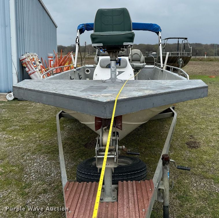 image for item LR9591 2010 Blue Wave 220 Classic  boat