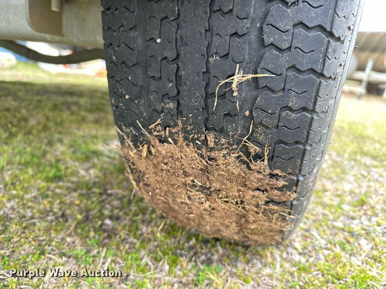 image for item LR9591 2010 Blue Wave 220 Classic  boat