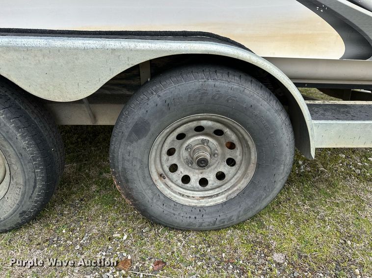 image for item LR9591 2010 Blue Wave 220 Classic  boat