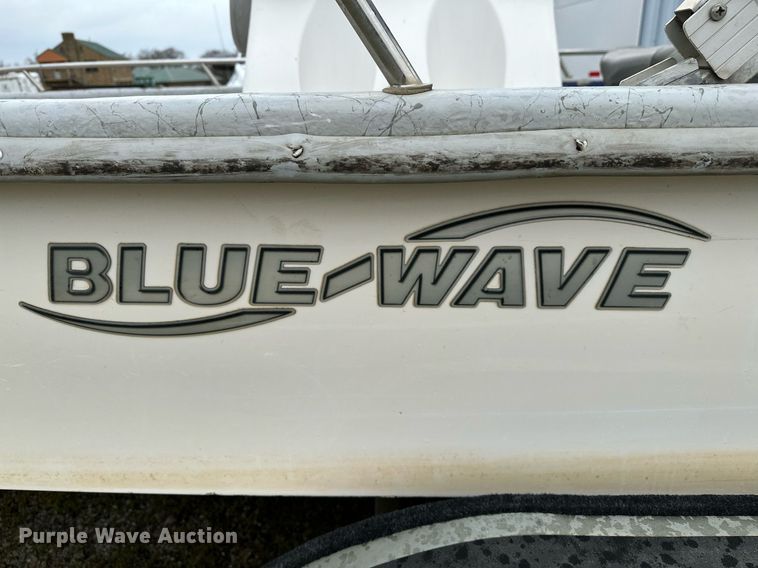 image for item LR9591 2010 Blue Wave 220 Classic  boat