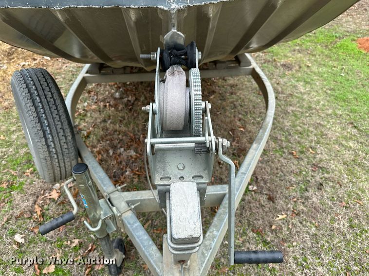 image for item LR9592 2006 Voyager 1885 Jon  boat