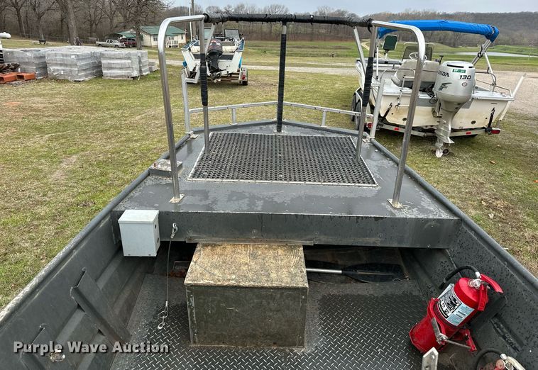 image for item LR9592 2006 Voyager 1885 Jon  boat