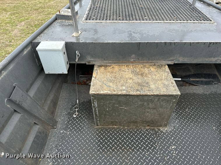 image for item LR9592 2006 Voyager 1885 Jon  boat