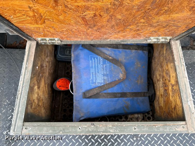 image for item LR9592 2006 Voyager 1885 Jon  boat