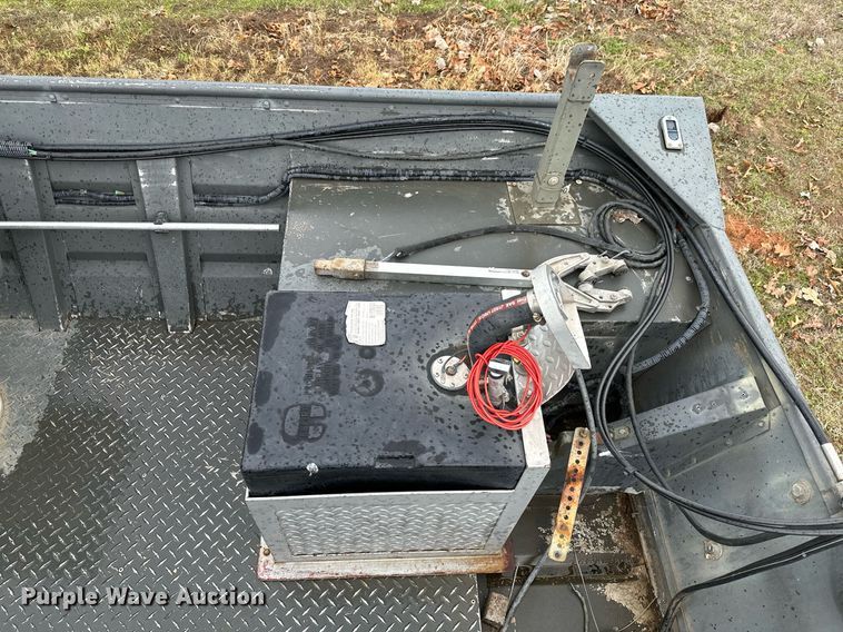 image for item LR9592 2006 Voyager 1885 Jon  boat