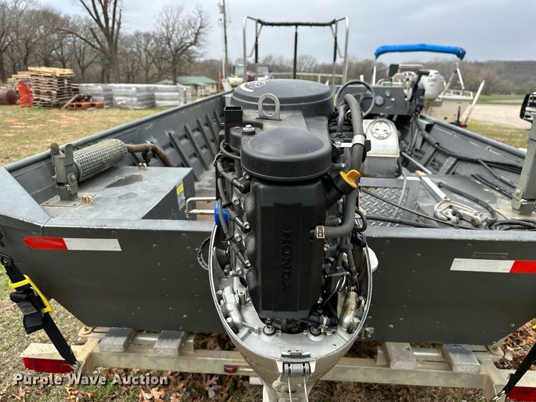 image for item LR9592 2006 Voyager 1885 Jon  boat