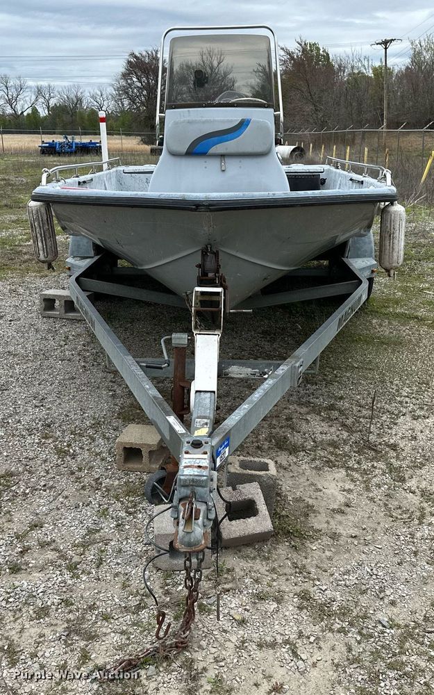 image for item LR9607 2005 Blue Wave 190 Classic boat