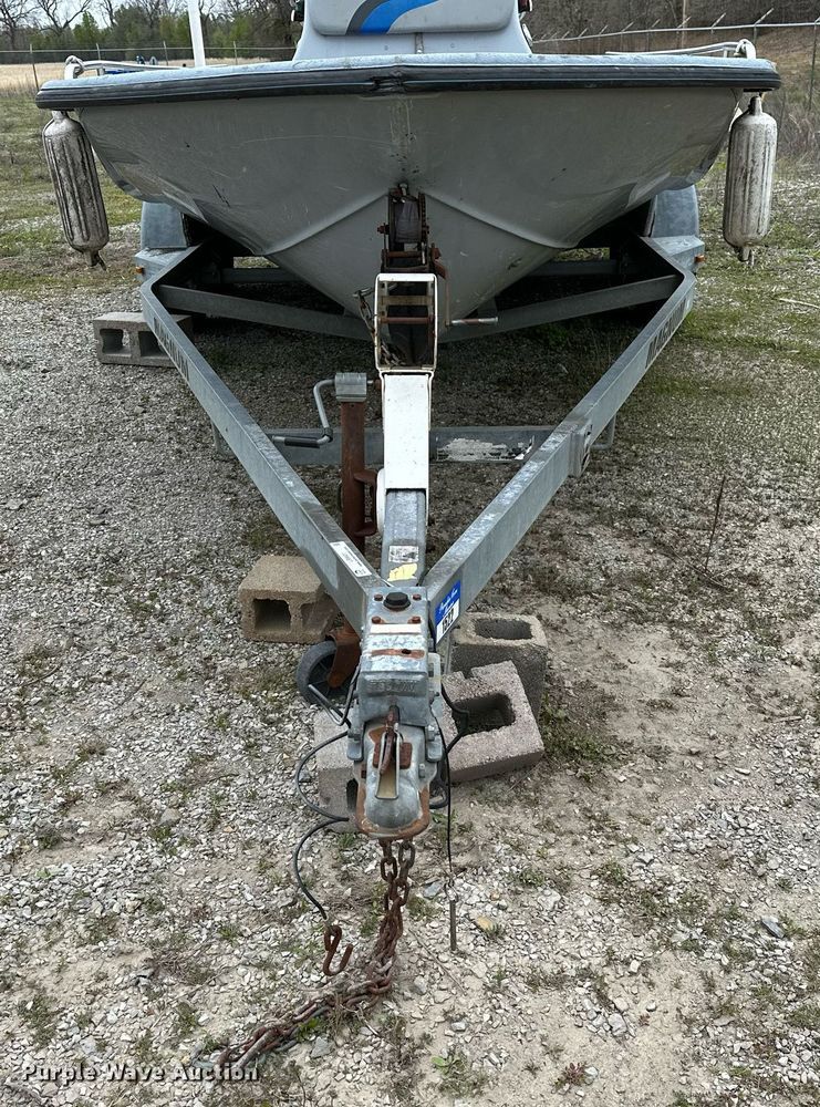 image for item LR9607 2005 Blue Wave 190 Classic boat