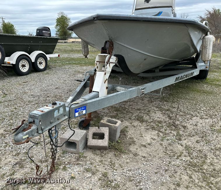 image for item LR9607 2005 Blue Wave 190 Classic boat